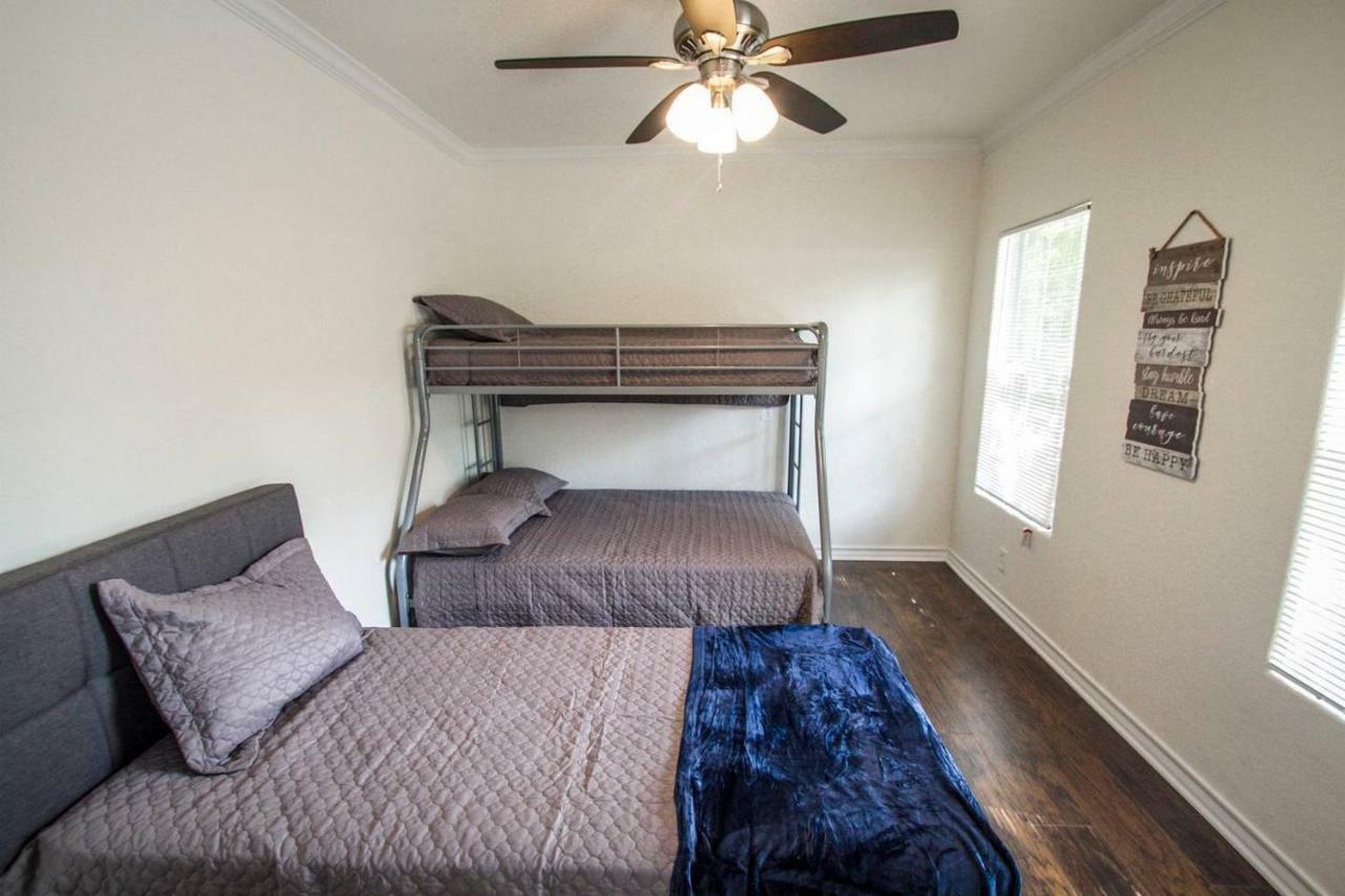 Hays St Cozy Remodeled 2Br/2Ba House Sleeps 8 Apartment Сан Антонио Екстериор снимка
