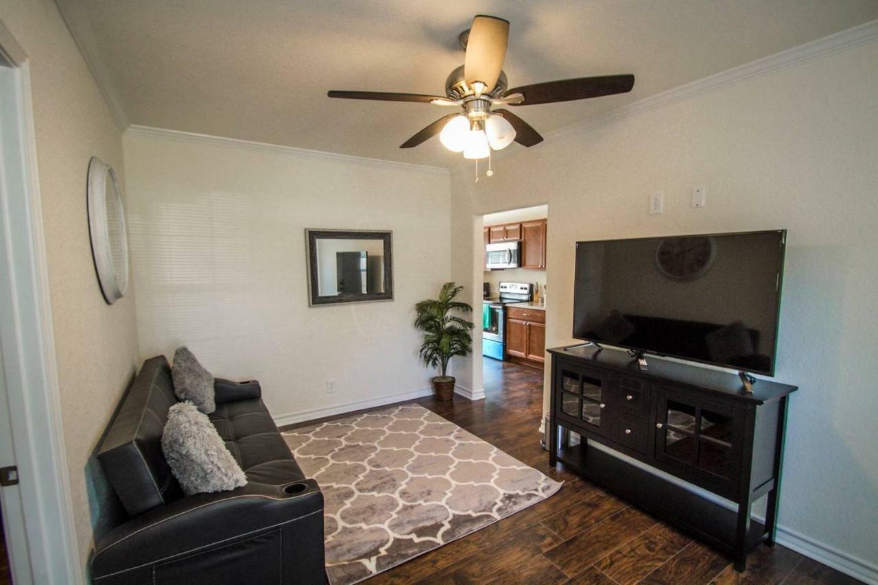 Hays St Cozy Remodeled 2Br/2Ba House Sleeps 8 Apartment Сан Антонио Екстериор снимка