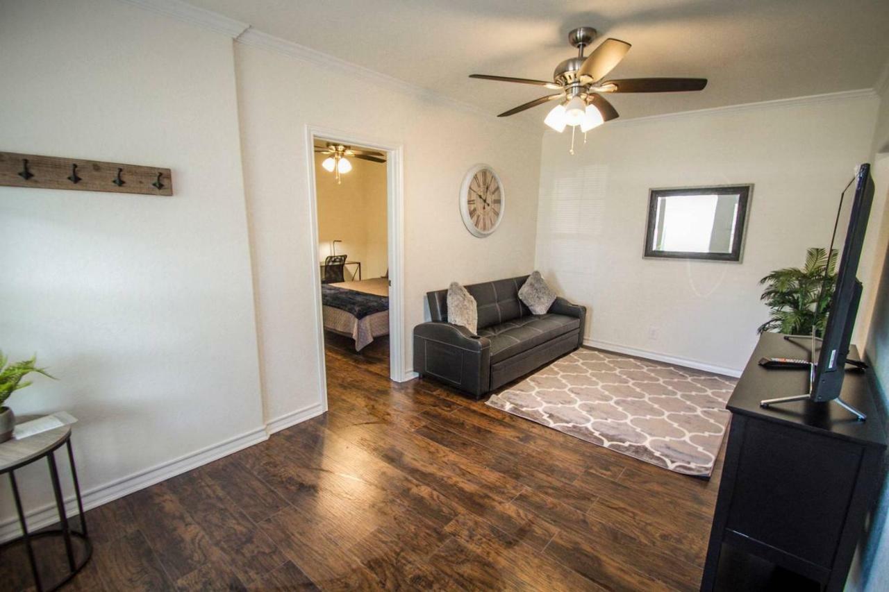 Hays St Cozy Remodeled 2Br/2Ba House Sleeps 8 Apartment Сан Антонио Екстериор снимка